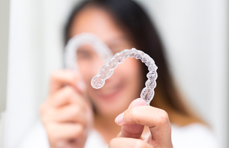 Invisalign & Clear Aligners